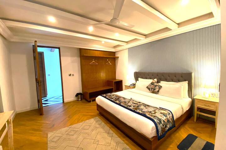 Room 5 of 53