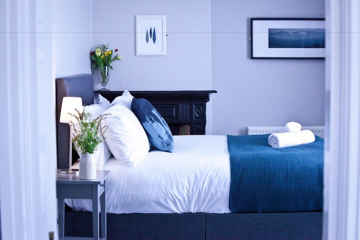 Room 4 of 28