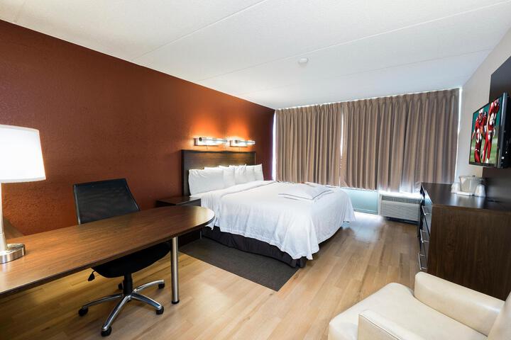 Premium King Bed (8 of 25)