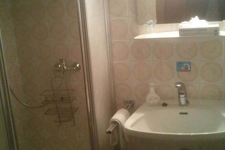 Room 19 of 65