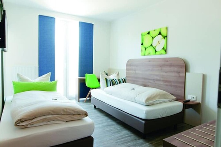 Room 10 of 29