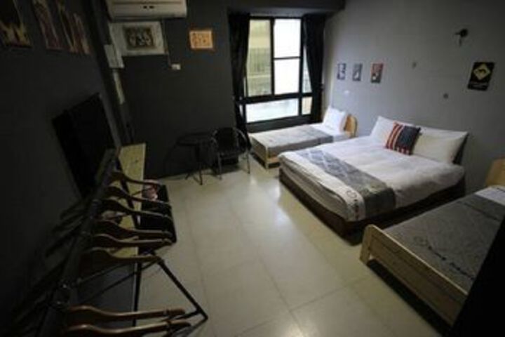 Room 6 of 44
