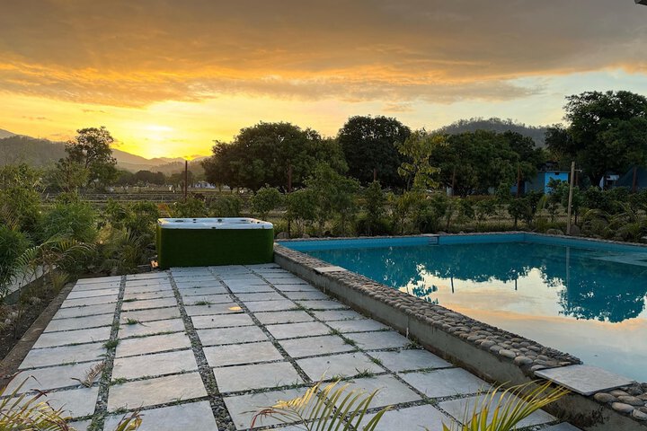 Pool 40 of 60