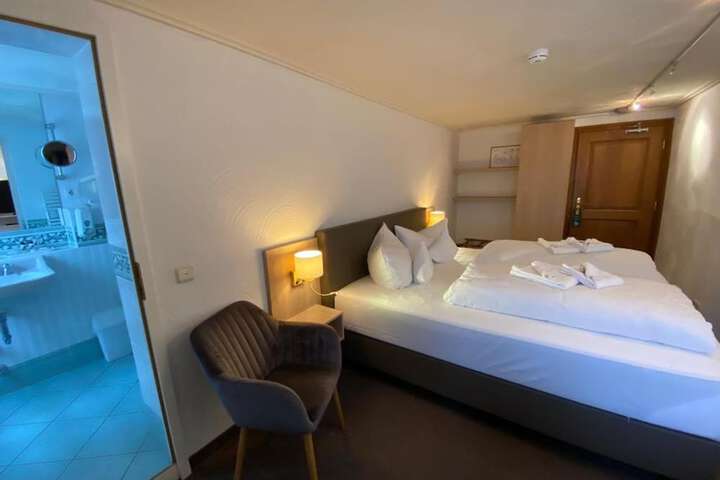 Room 6 of 44