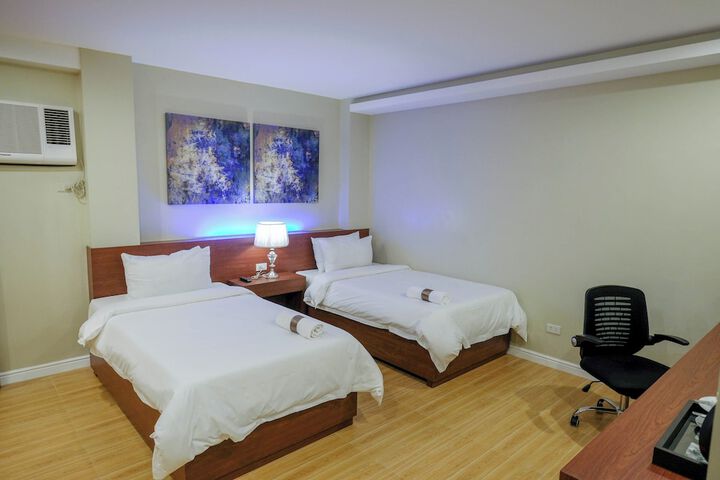 Room 5 of 32