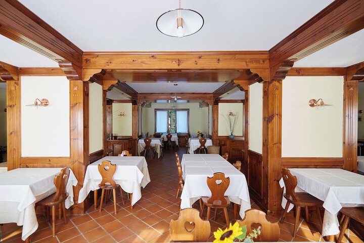 Dining 14 of 21