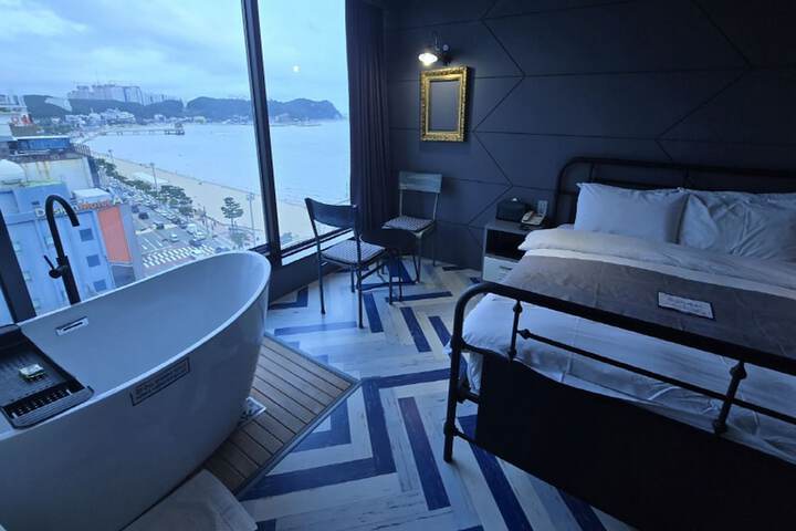 Room 46 of 184
