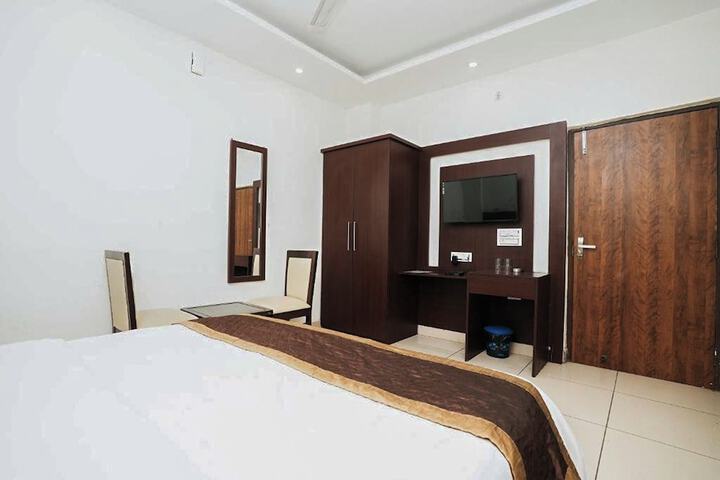 Room 10 of 53