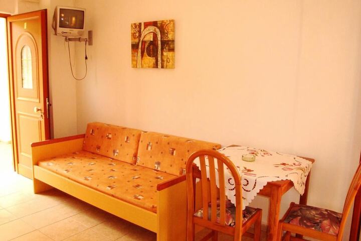 Room 17 of 37