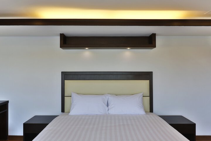 Room 8 of 34