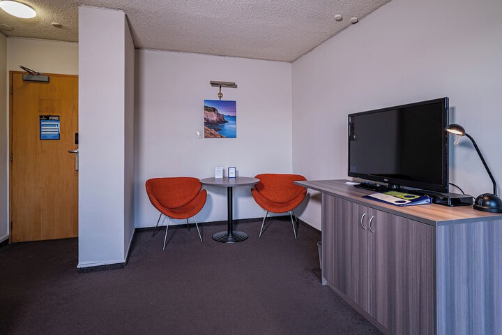 Room 35 of 65