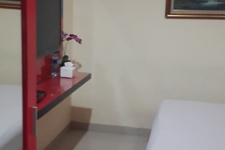 Room 7 of 19