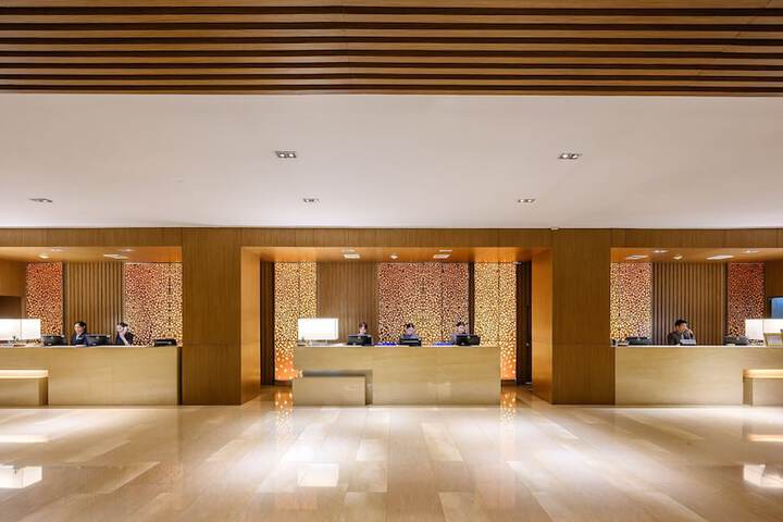 Entrance & Lobby