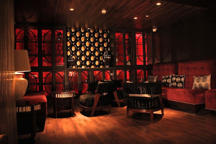Lounge 62 of 76