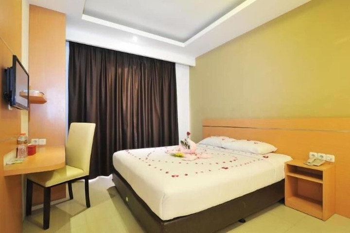 Room 9 of 38