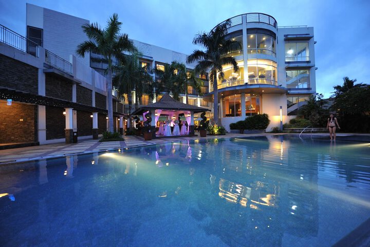 Pools & Facilities