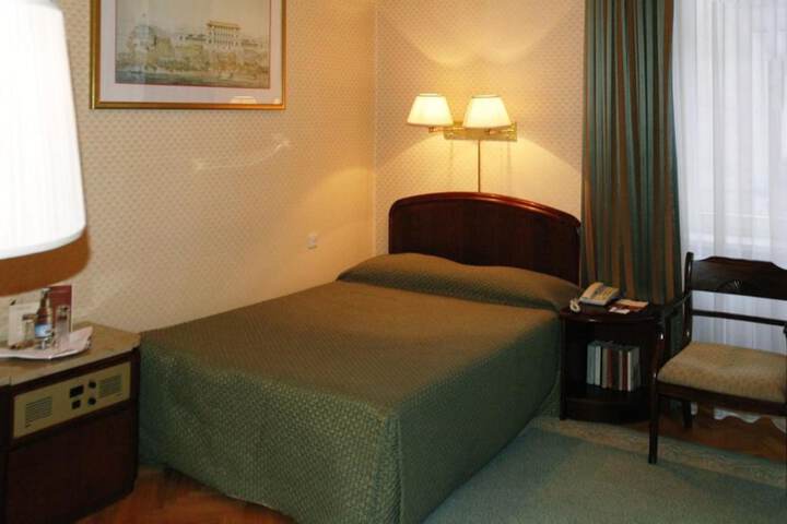 Room 42 of 80