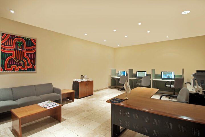 Business Center 44 of 47