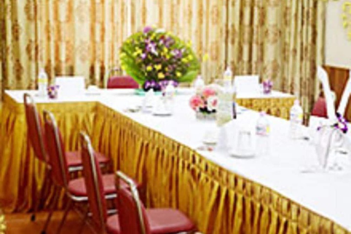 Dining 26 of 32