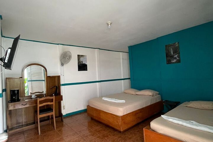 Room 6 of 14