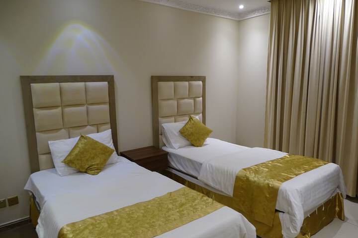 Room 10 of 28