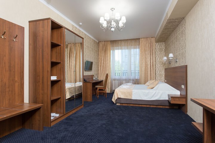 Room 7 of 11