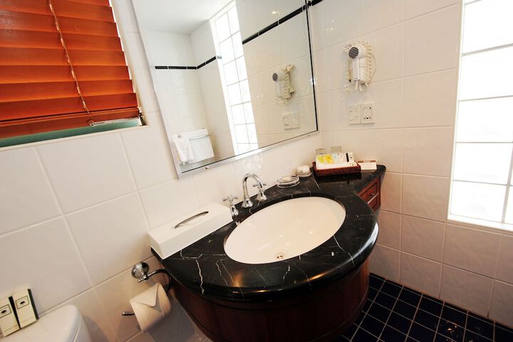 Room 10 of 25