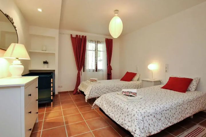 Room 4 of 22
