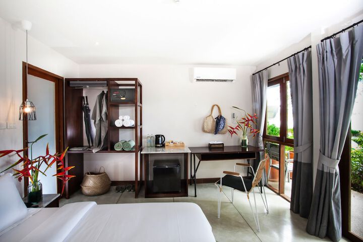 Room 93 of 148