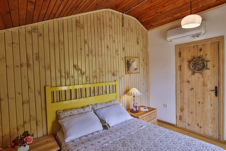 Room 7 of 74