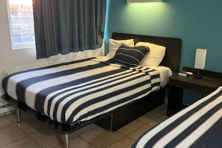 2 Bedrooms Premium Suite 1 Queen and 2 Double Beds Private Bathroom (1 of 15)