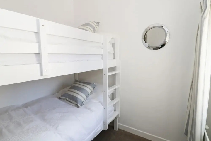 Room 2 of 11