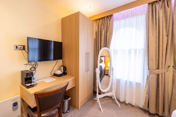 Room 9 of 49