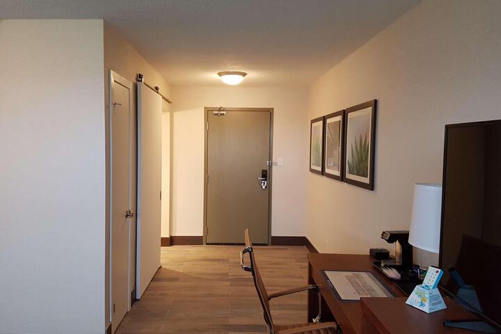2 Queen Beds - Wireless High Speed Internet Hairdryer Coffee Maker Iron and Ironing Board Full Breakfast (2 of 9)