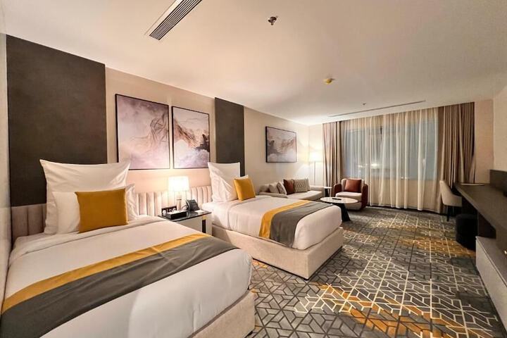 Room 10 of 19