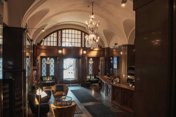 Entrance & Lobby