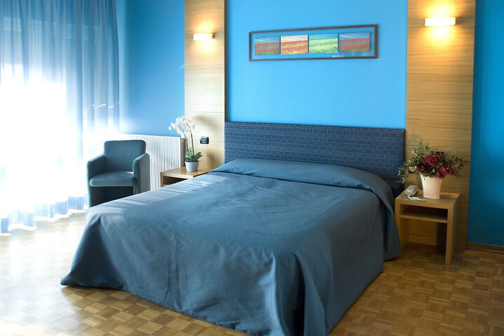 Room 6 of 34