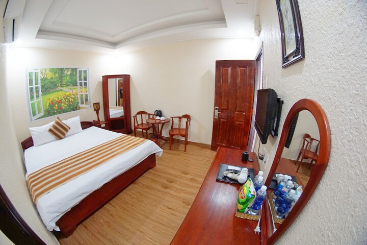 Room 10 of 77
