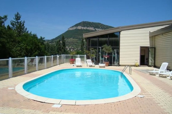 Pool 11 of 18