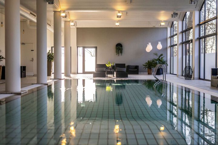 Pool Hotel