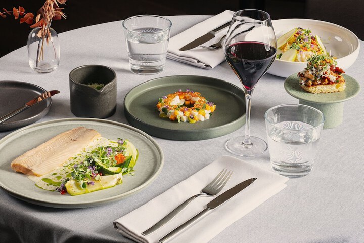 Dining 30 of 81