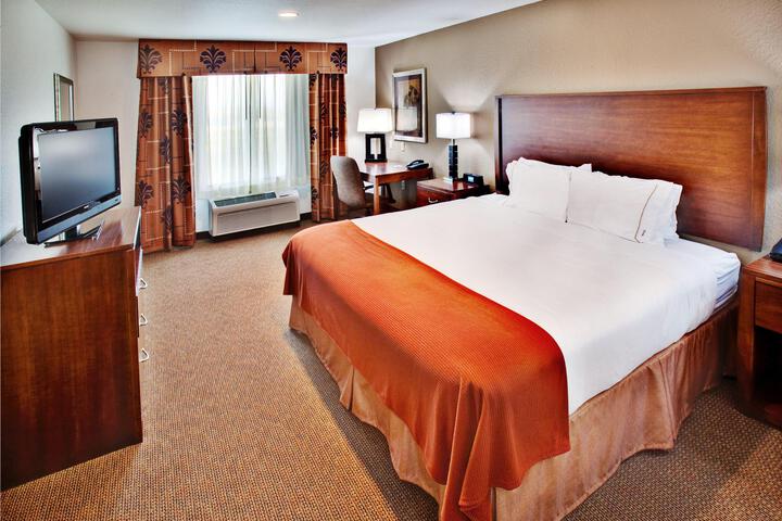 1 King Bed (8 of 15)