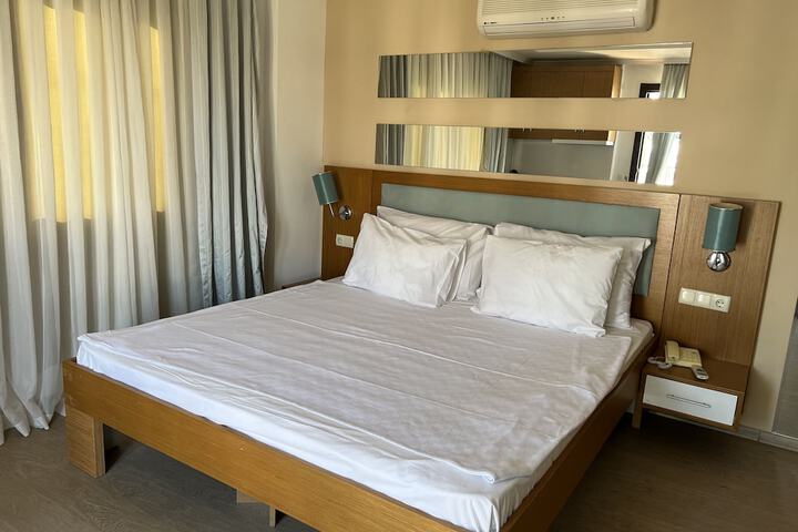 Room 5 of 16