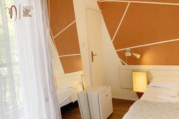 Room 42 of 118