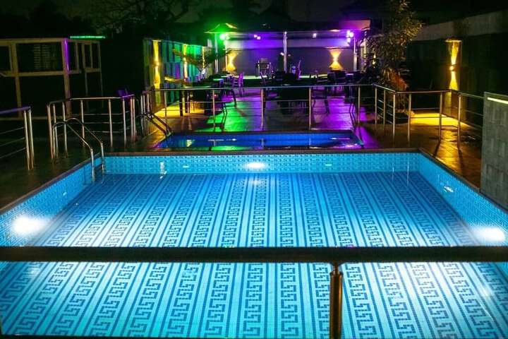 Pool 82 of 104