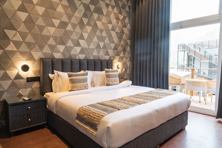 Room 4 of 96