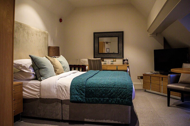 Room 35 of 191