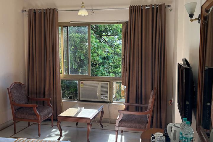 Room 5 of 73
