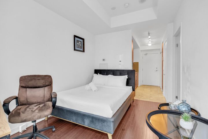 Room 3 of 195