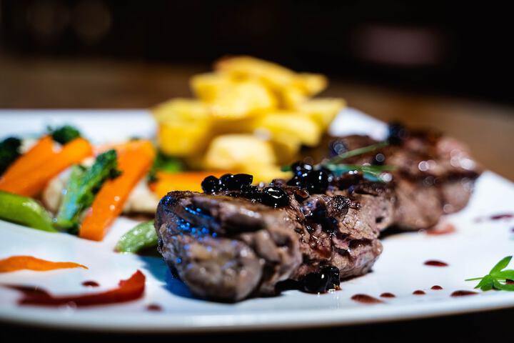 Dining 61 of 76